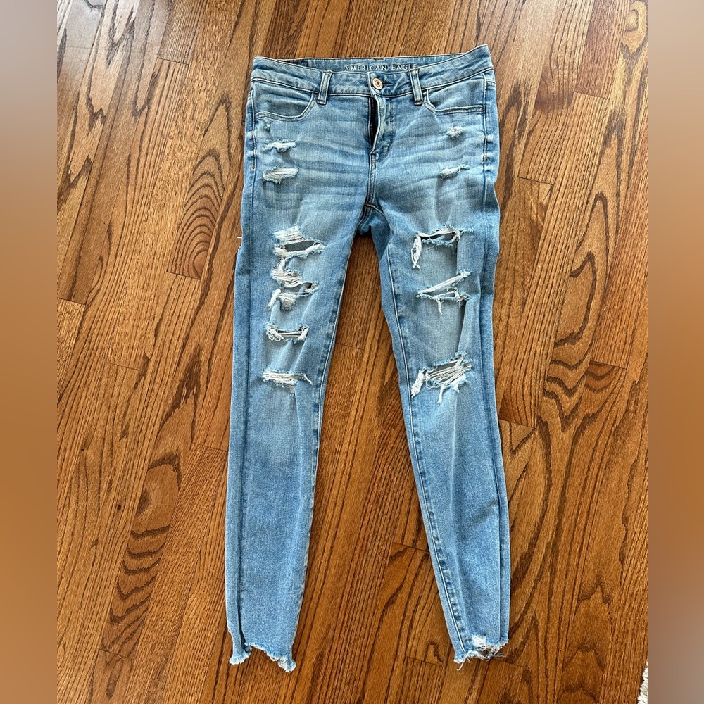 American Eagle “The Dream Jean” ; size 6, regular length